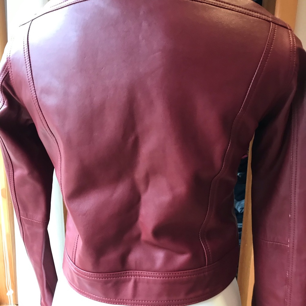Red leather jacket - Picture 4 of 8